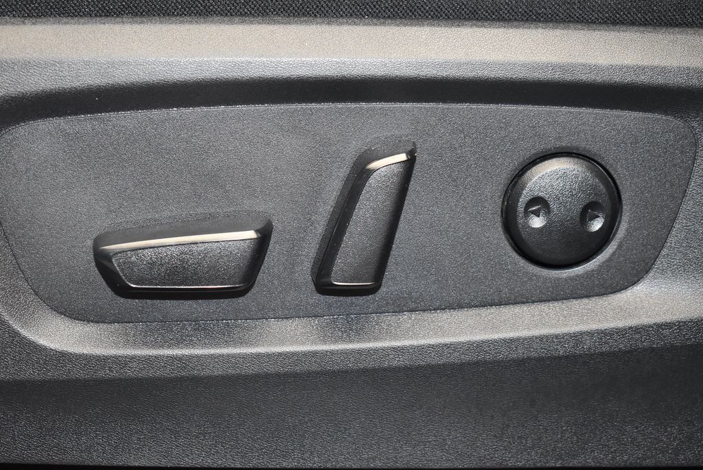 2025 Nissan Pathfinder SV - Photo 13