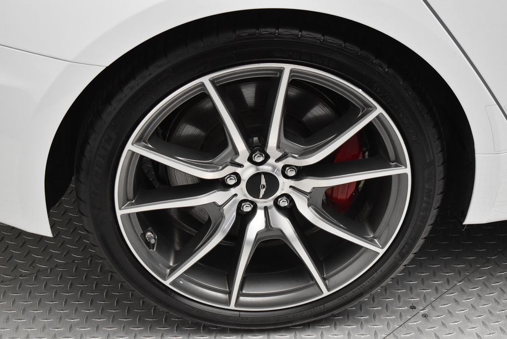 2025 GENESIS G70 37