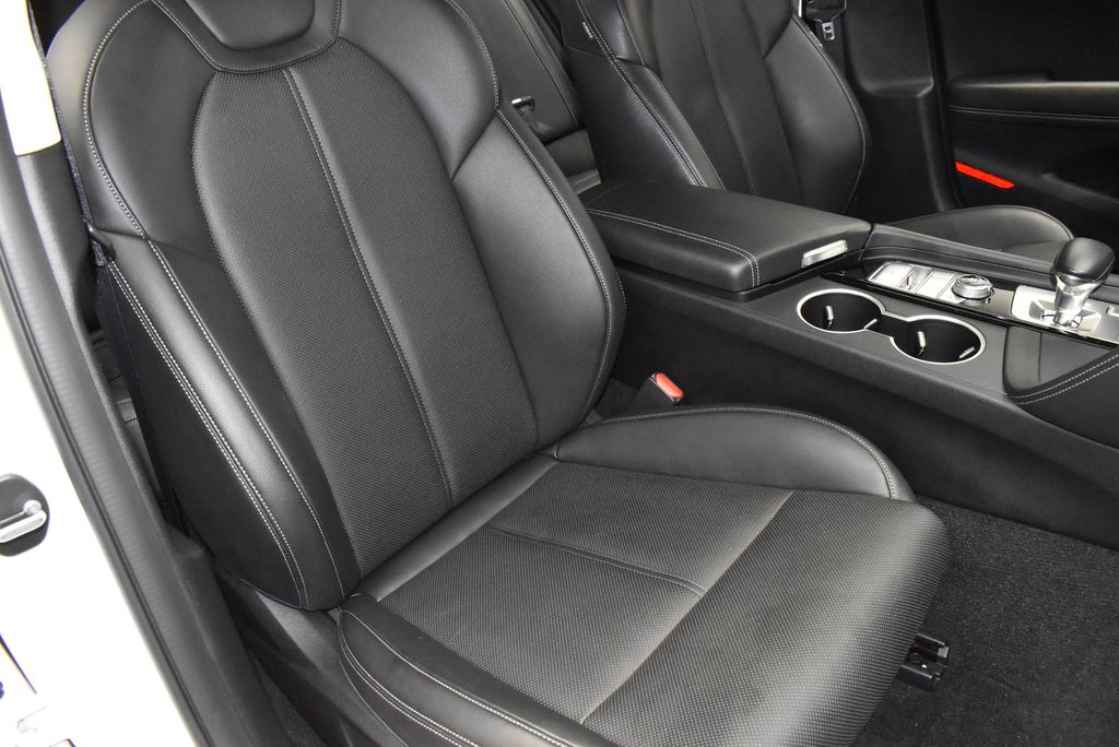 2025 GENESIS G70 26