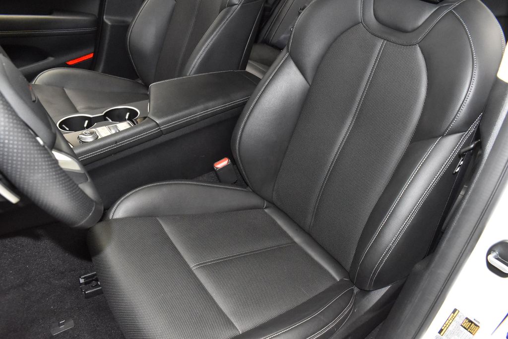 2025 GENESIS G70 14