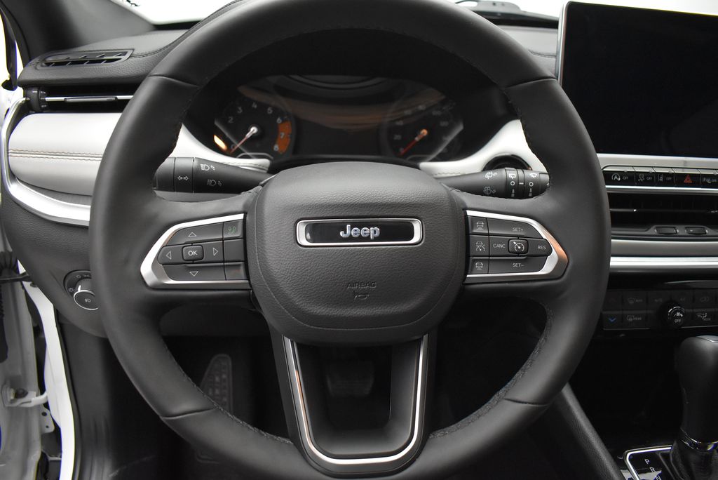 2025 Jeep Compass Limited - Photo 17