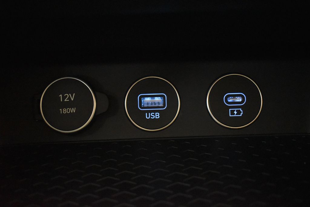 2025 GENESIS G70 22
