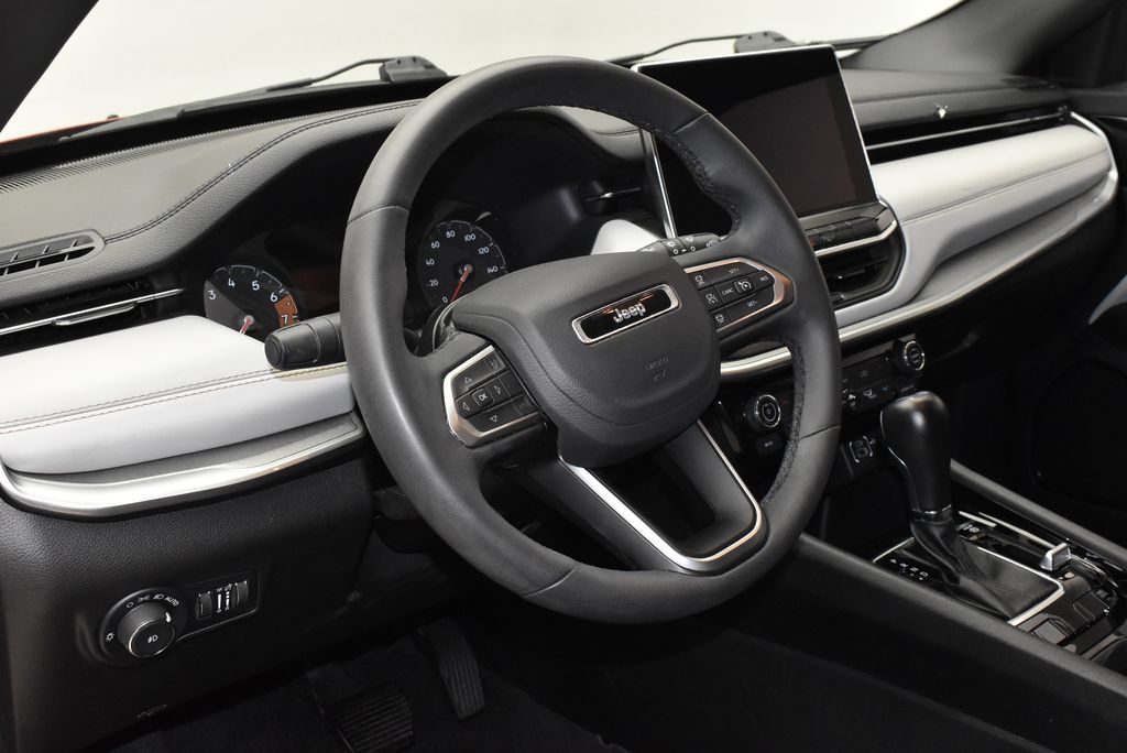 2025 Jeep Compass Limited - Photo 16