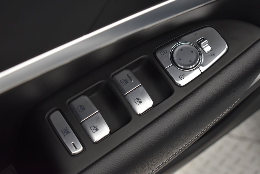 2025 GENESIS G70 12