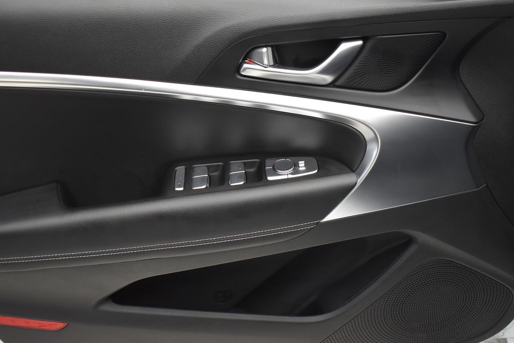 2025 GENESIS G70 11