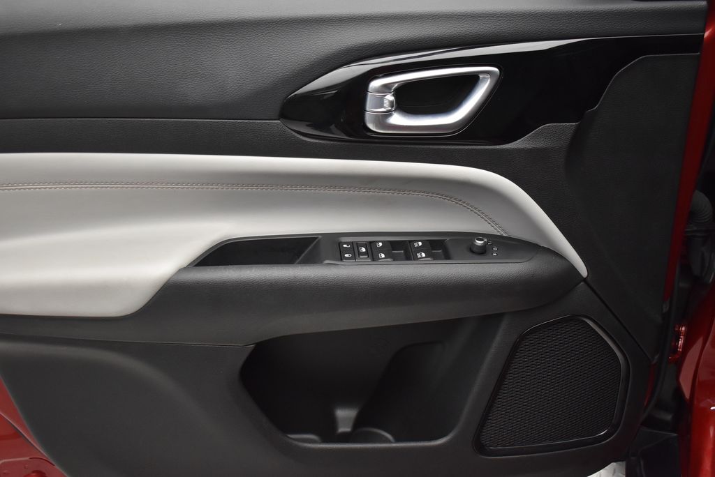 2025 Jeep Compass Limited - Photo 11