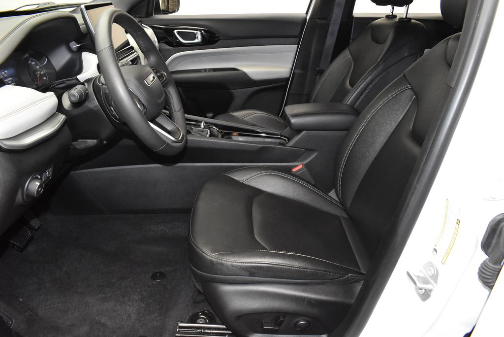 2025 Jeep Compass Limited - Photo 13