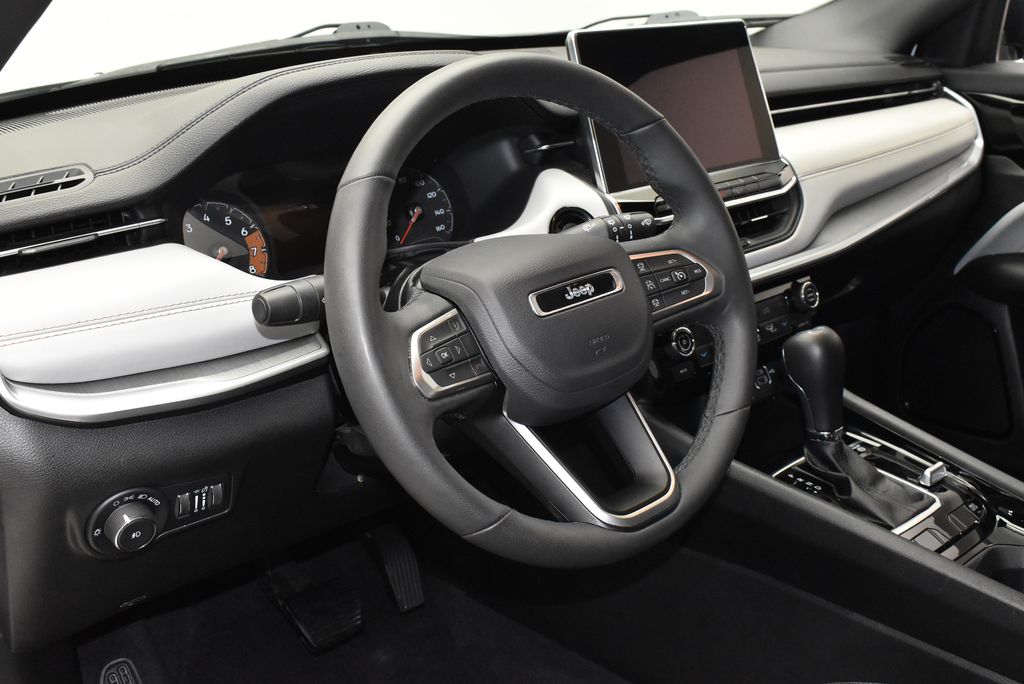 2025 Jeep Compass Limited - Photo 16