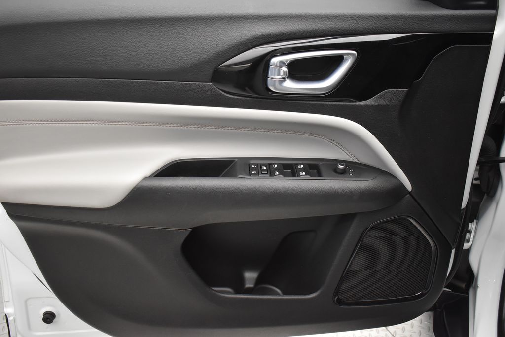 2025 Jeep Compass Limited - Photo 11