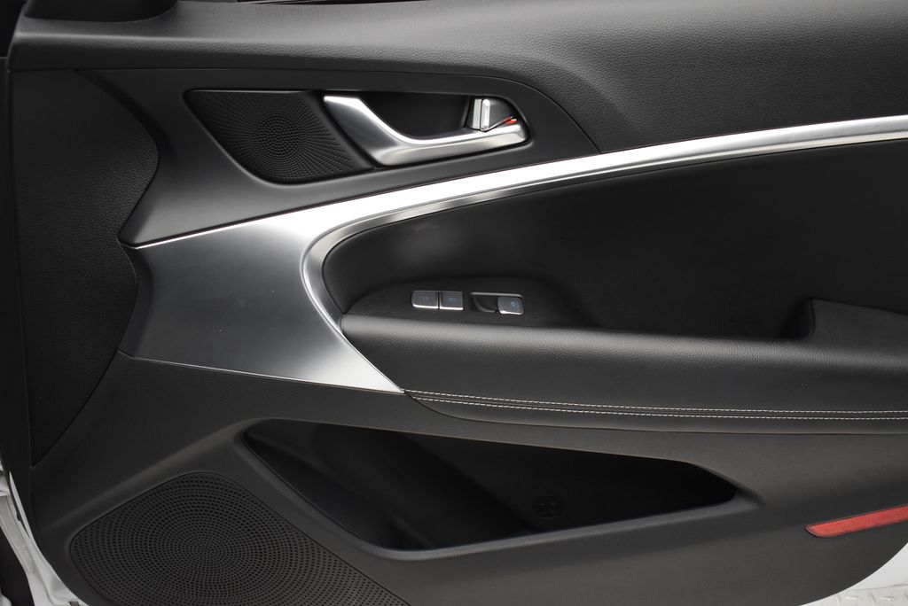 2025 GENESIS G70 24