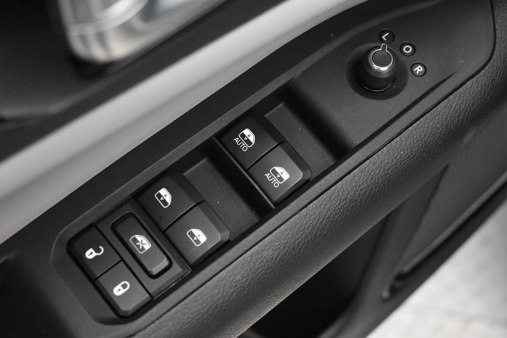 2025 Jeep Compass Limited - Photo 12
