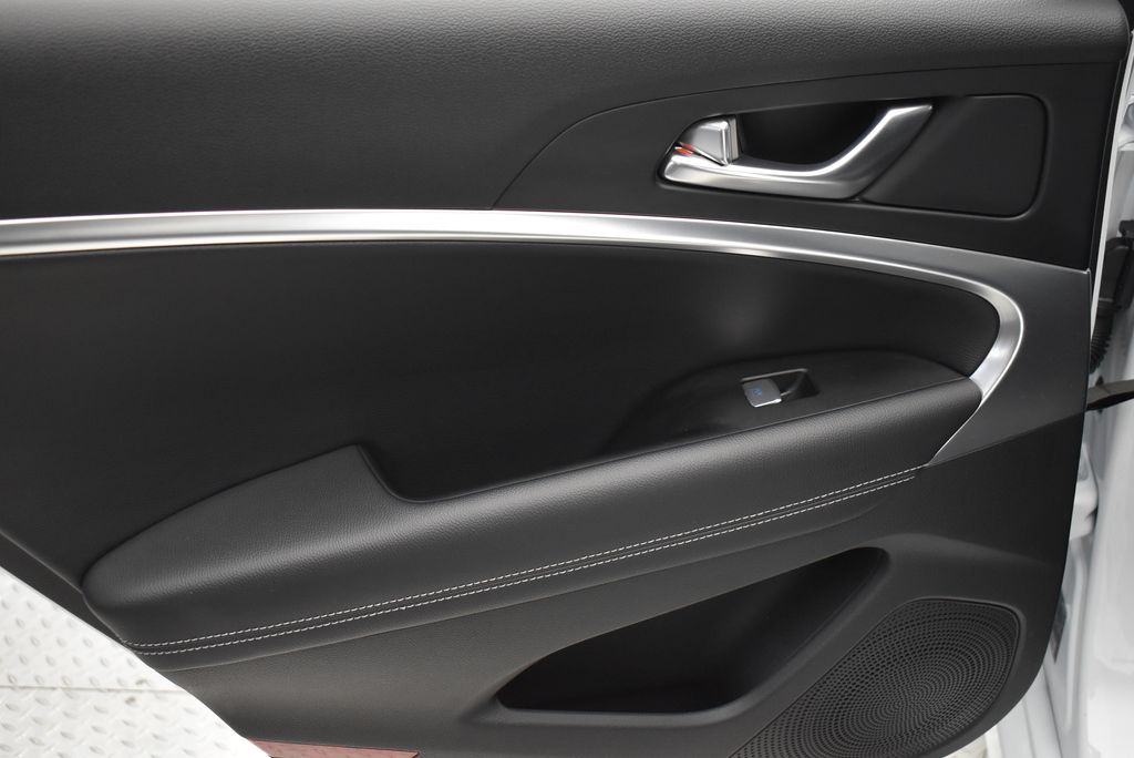 2025 GENESIS G70 34