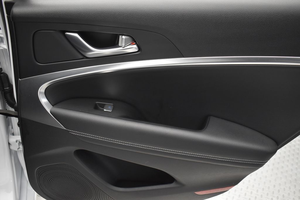 2025 GENESIS G70 31