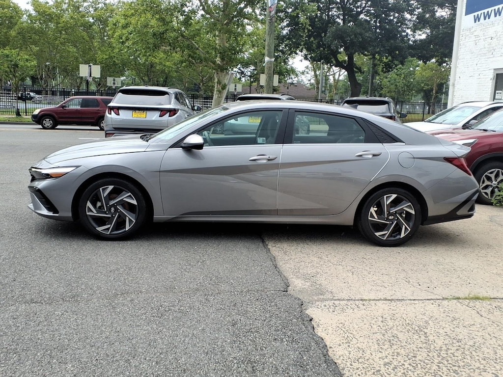 Used 2024 Hyundai Elantra SEL IVT