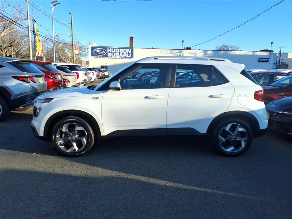 Used 2022 Hyundai Venue SEL IVT
