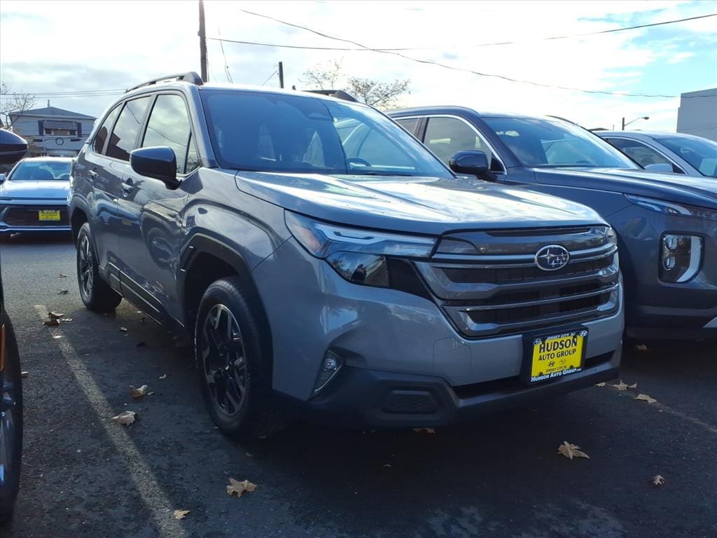 2025 Subaru Forester Premium's photo