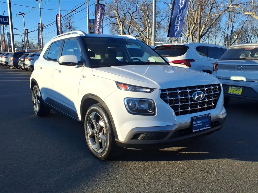 Used 2022 Hyundai Venue SEL IVT