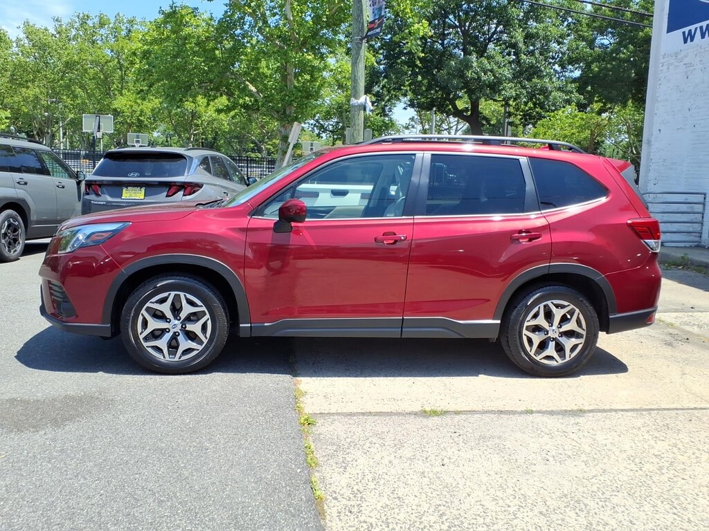 Used 2023 Subaru Forester Premium CVT