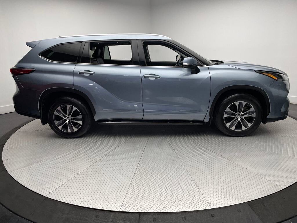 Used 2022 Toyota Highlander XLE SUV
