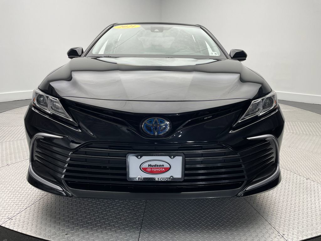 2021 Toyota Camry Hybrid LE photo 2