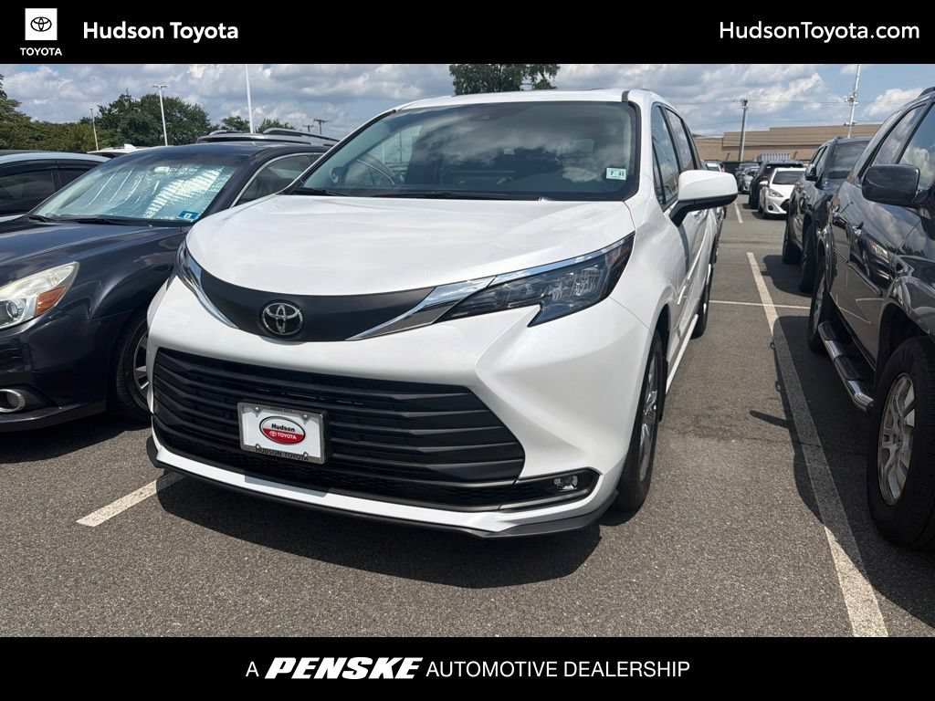 New 2026 Toyota Sienna XLE 7 PASSENGER