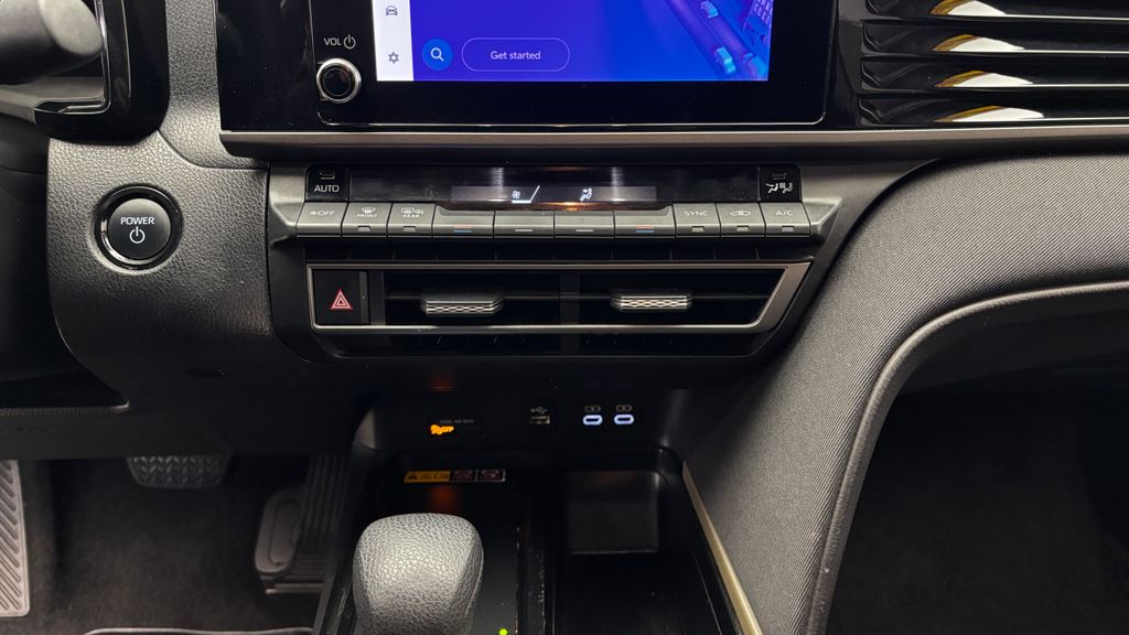 2025 Toyota Camry LE - Photo 25