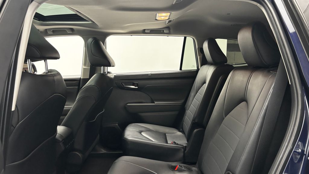 2025 Toyota Highlander XLE - Photo 34