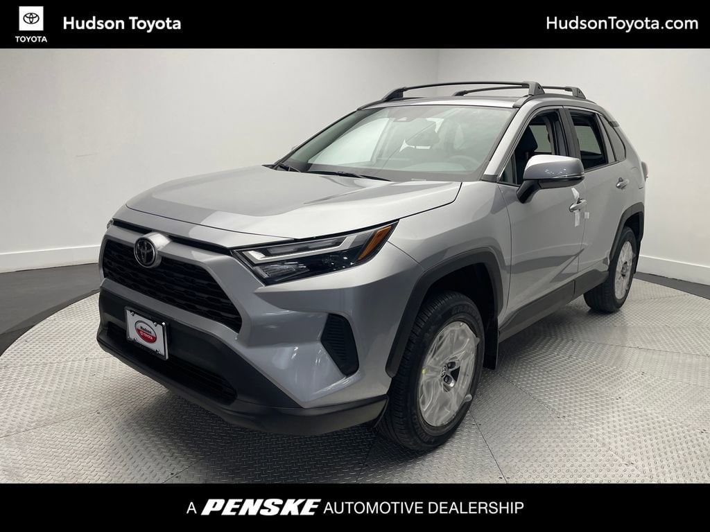 2025 Toyota RAV4 XLE's photo