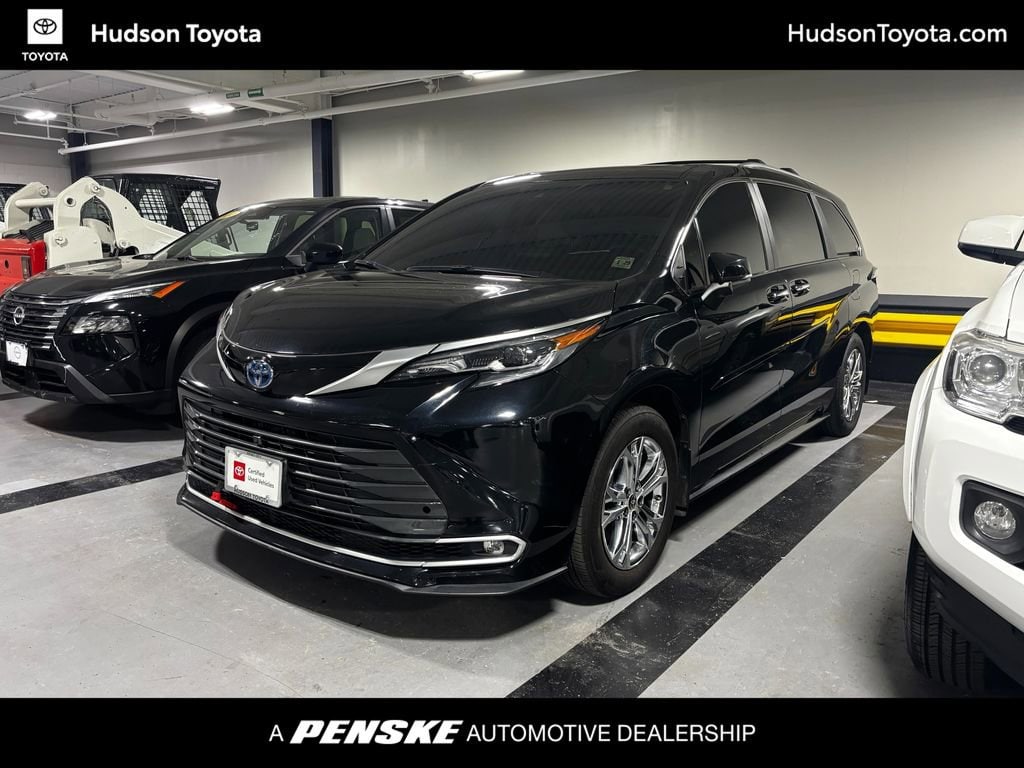 2024 Toyota Sienna Platinum 7-Passenger Hybrid AWD's photo