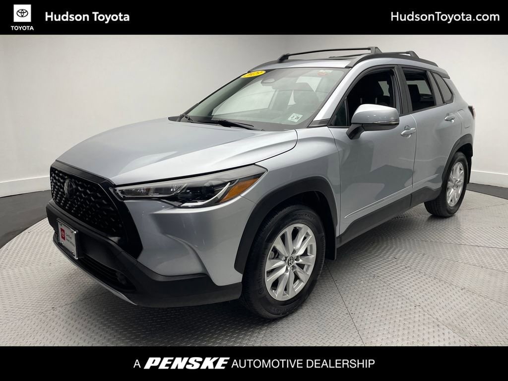 2023 Toyota Corolla Cross LE's photo