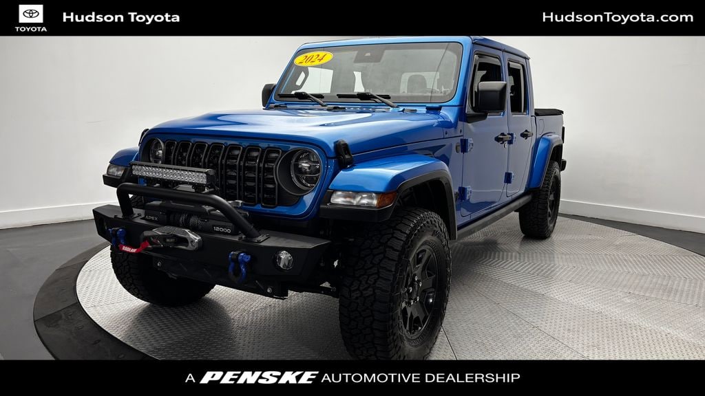 Used 2024 Jeep Gladiator Sport Truck Crew Cab