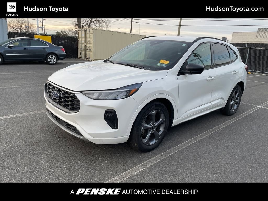 2023 Ford Escape ST-Line's photo