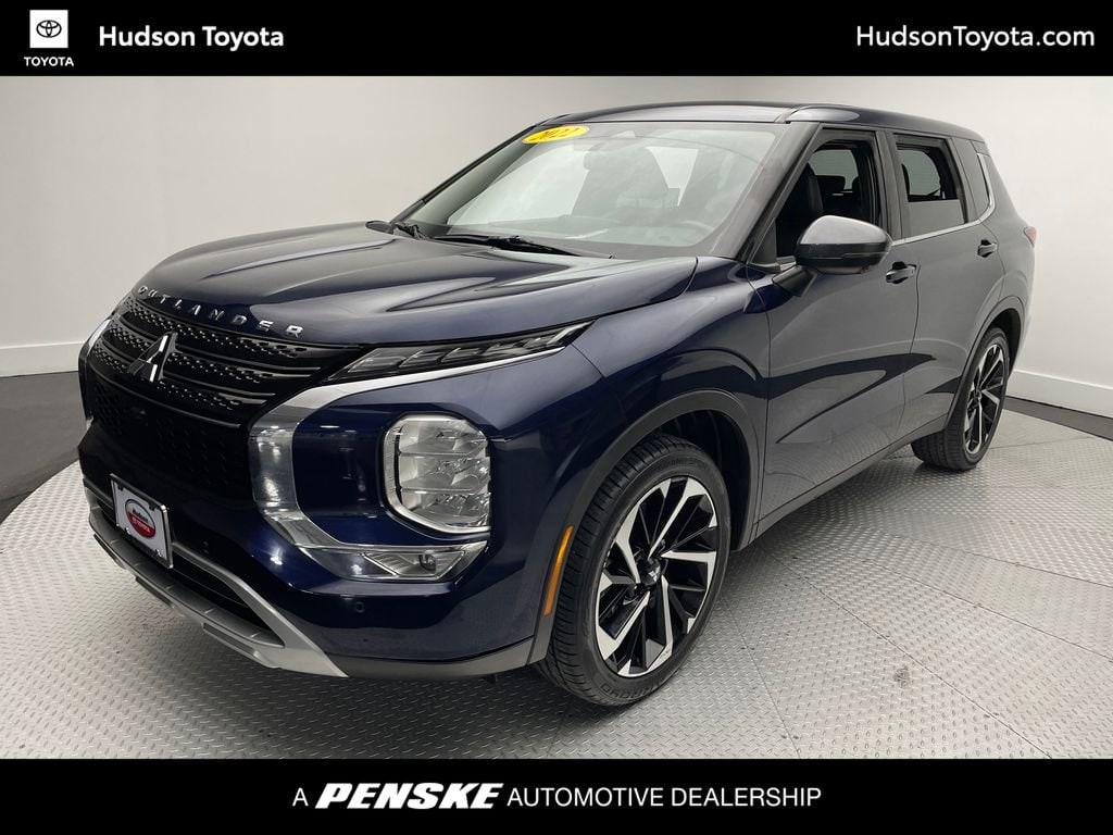 2022 Mitsubishi Outlander SE's photo