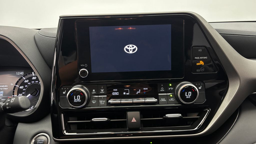 2025 Toyota Highlander XLE - Photo 20