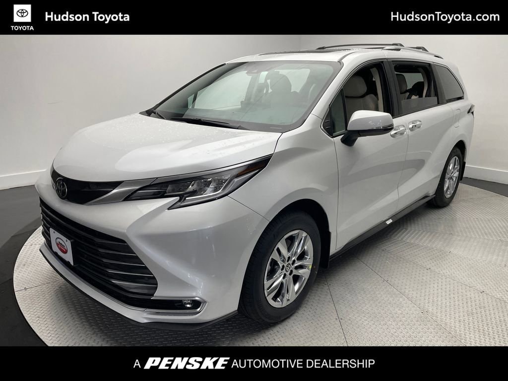 2026 Toyota Sienna Limited's photo