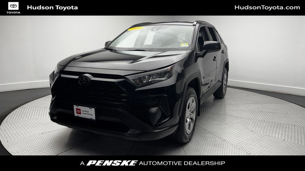 2021 Toyota RAV4 LE AWD's photo
