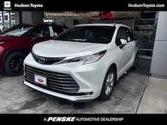 2026 Toyota Sienna Limited 7 PASSENGER Passenger Van New