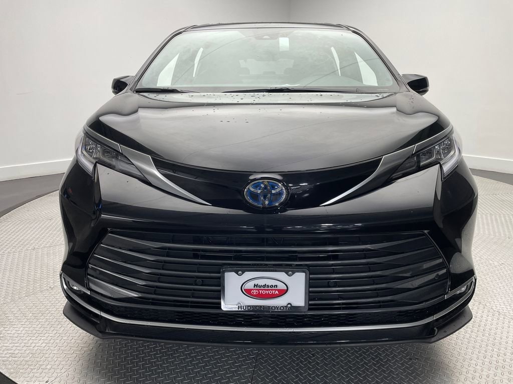 New 2025 Toyota Sienna Limited 7 PASSENGER