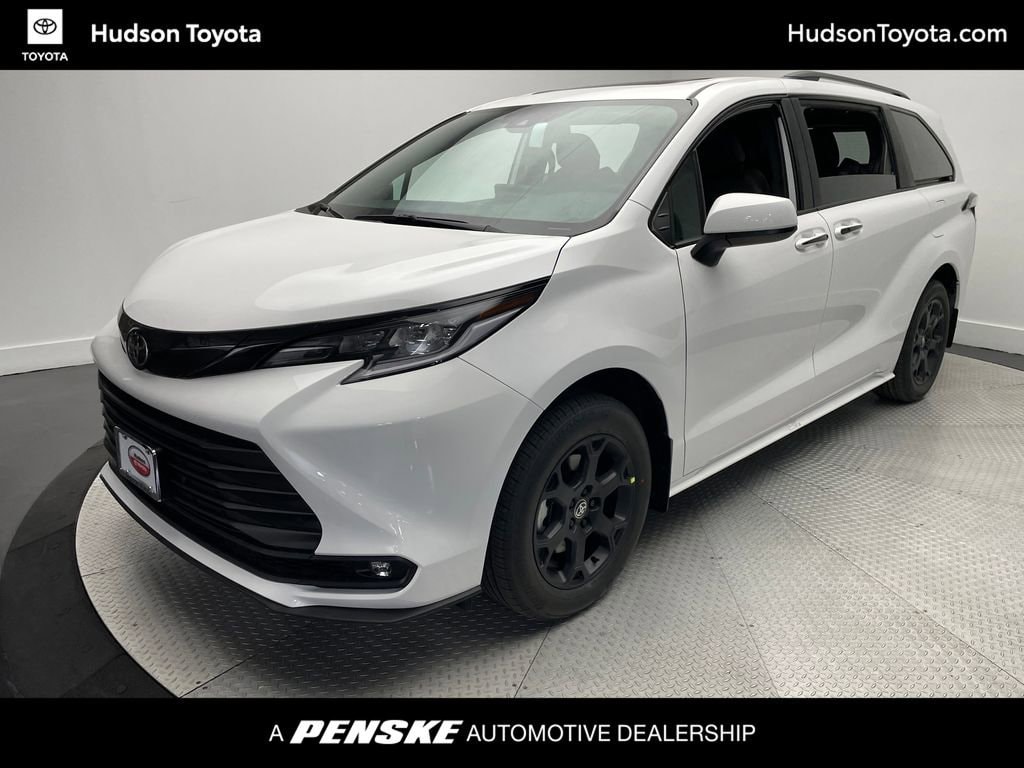 2026 Toyota Sienna Woodland Edition's photo