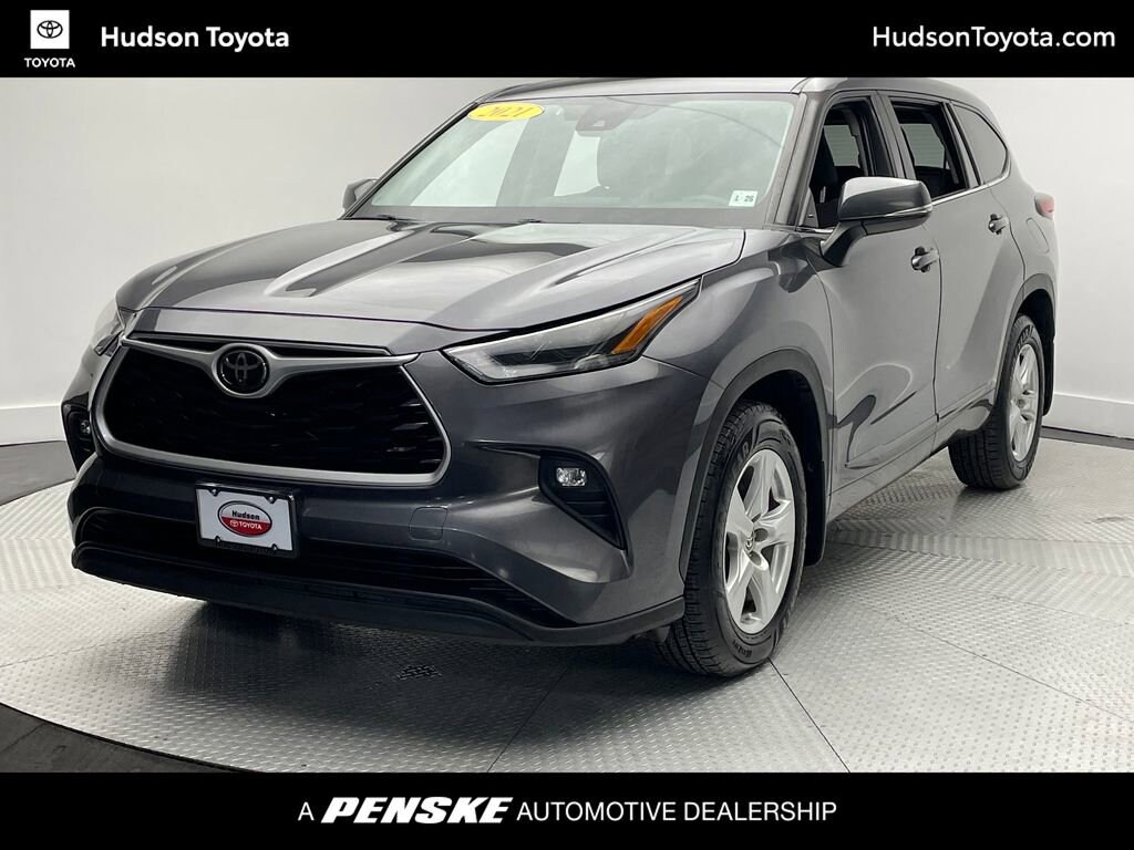 Used 2021 Toyota Highlander LE SUV