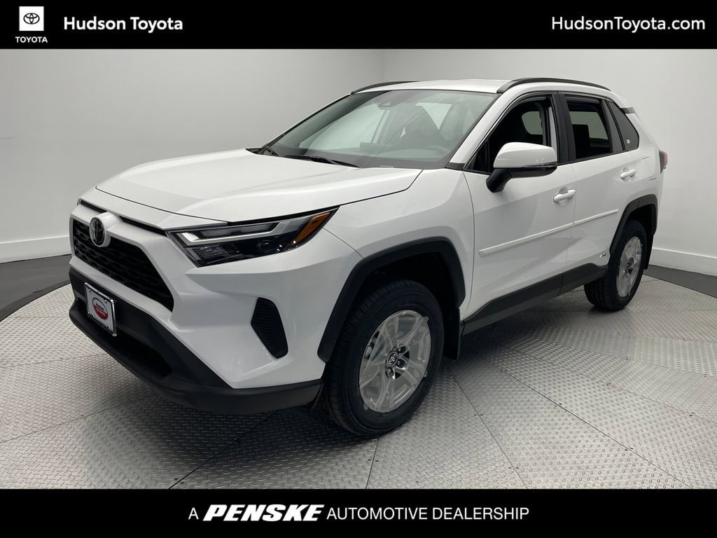 2025 Toyota RAV4 XLE's photo