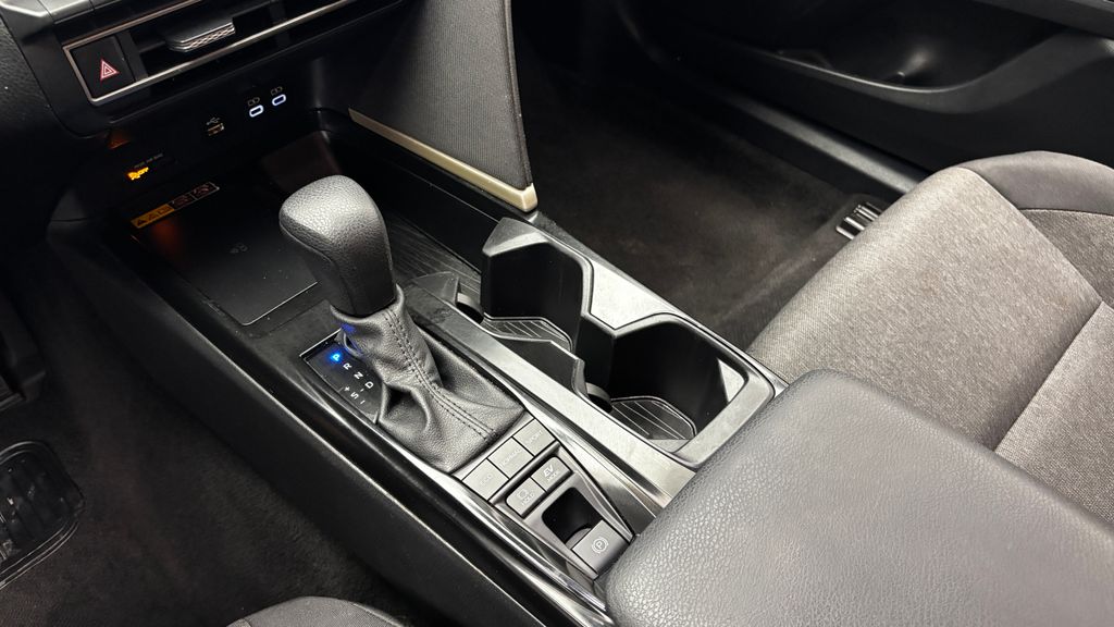 2025 Toyota Camry LE - Photo 26