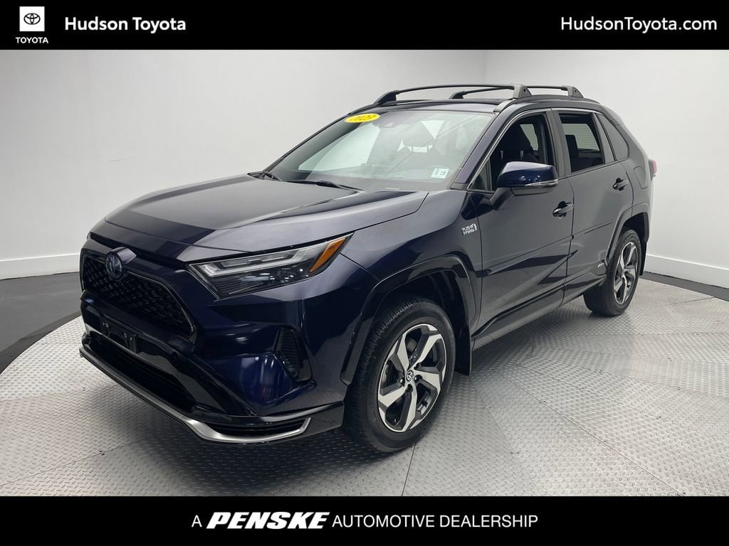 2023 Toyota RAV4 SE's photo