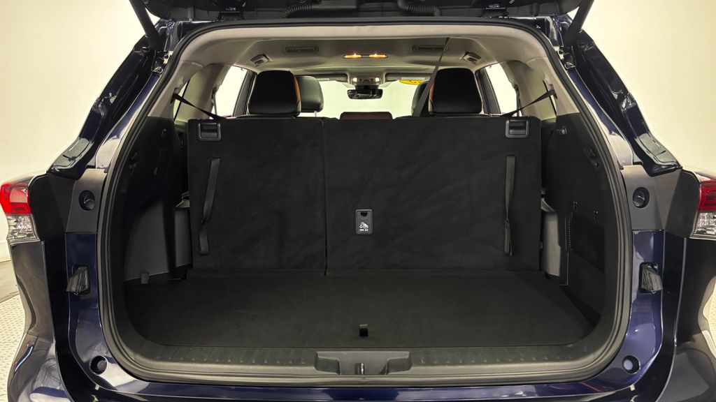 2025 Toyota Highlander XLE - Photo 41
