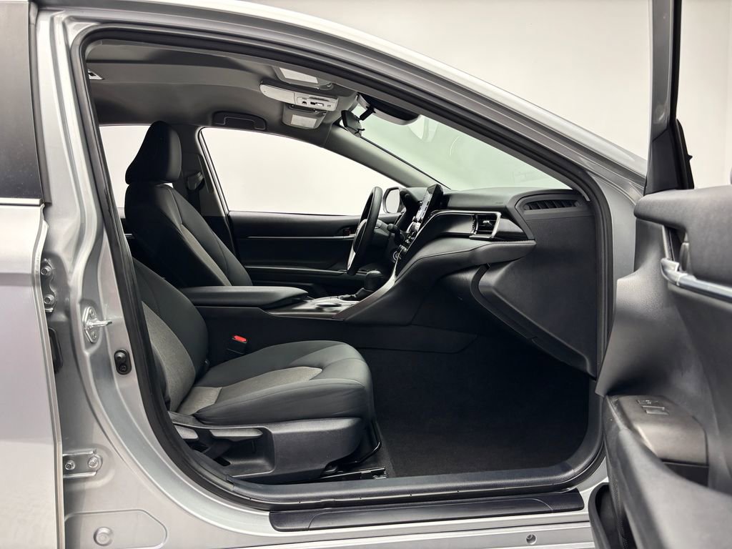 2024 Toyota Camry LE - Photo 32