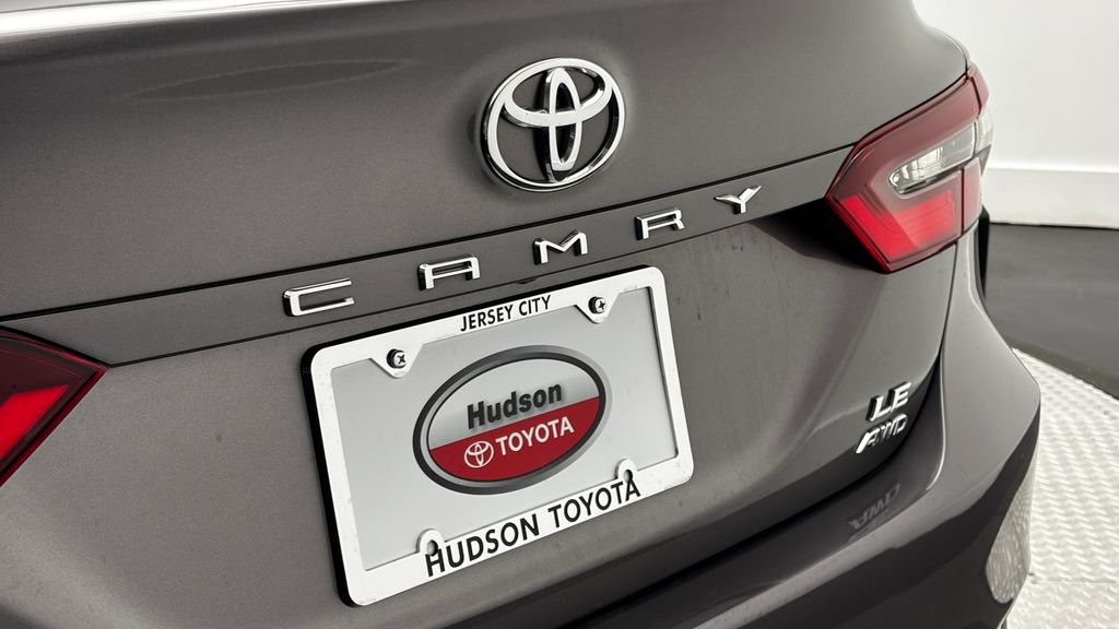 2024 Toyota Camry LE - Photo 6