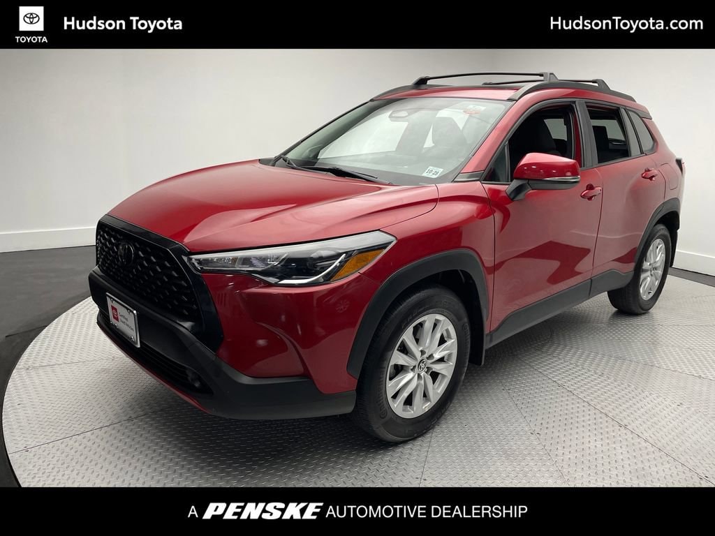 2023 Toyota Corolla Cross LE's photo