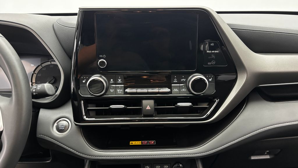 2025 Toyota Highlander XLE - Photo 19