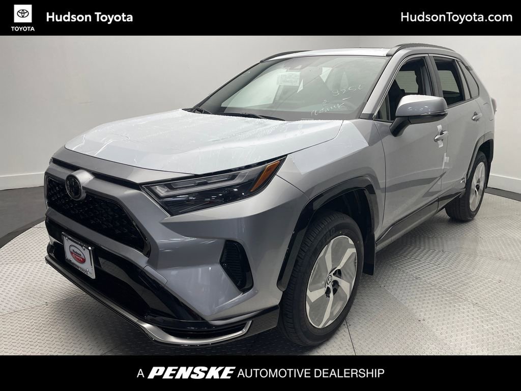 2025 Toyota RAV4 SE's photo