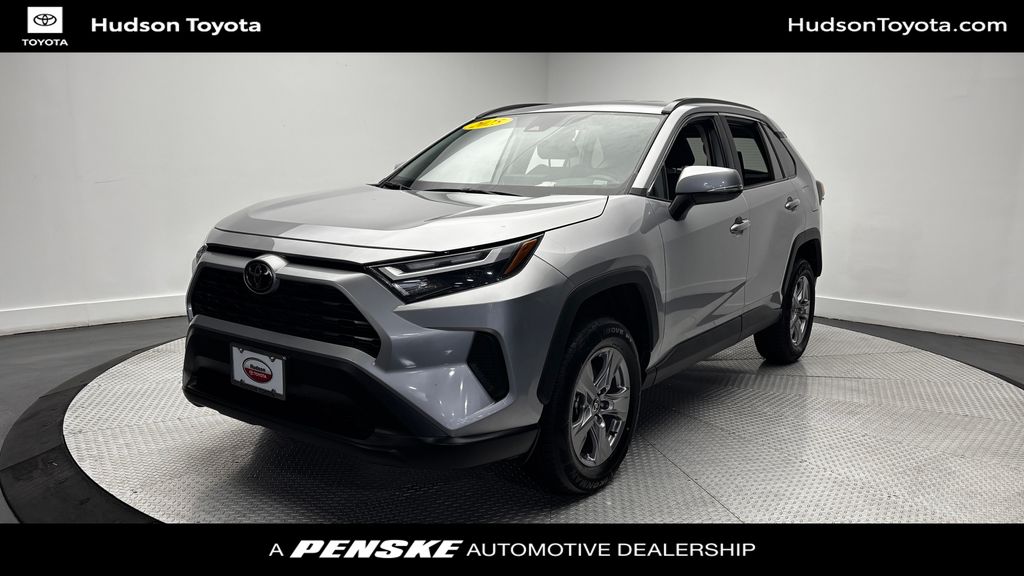 2025 Toyota RAV4 XLE AWD's photo